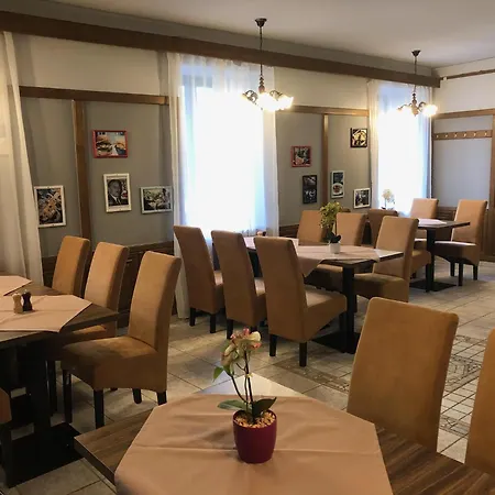 Svajci Lak Panzio 3*