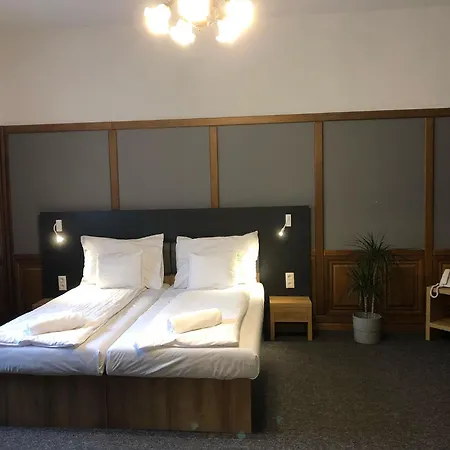 Svájci Lak Panzió * Nyíregyháza